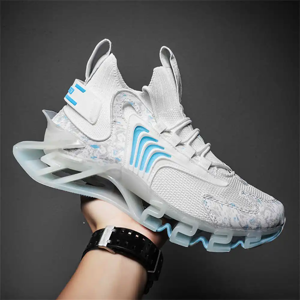 Street Fashion Name - Blaue Slipon-lange rosa Stiefel, hellgrüne Sneakers,