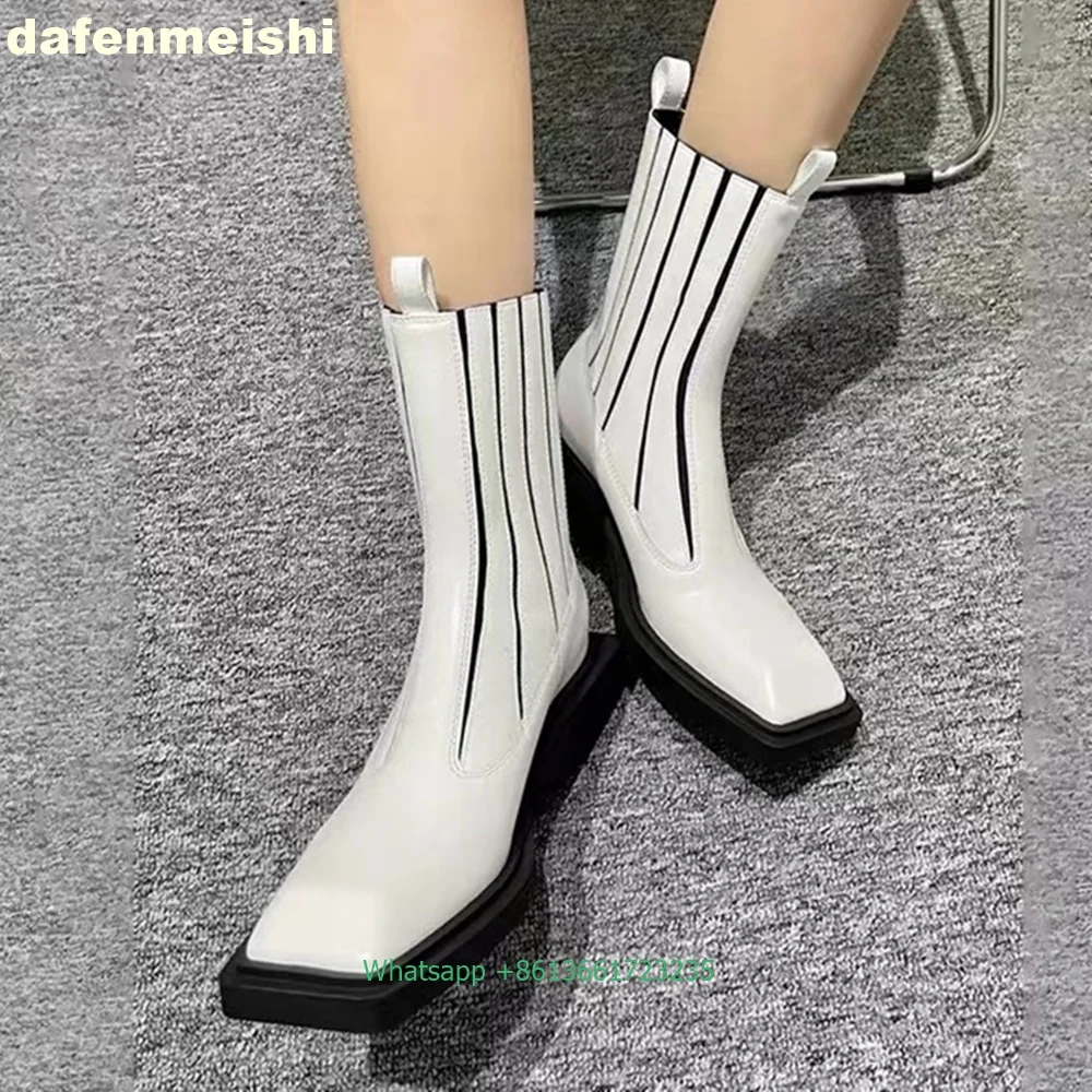 Street Fashion Rome 2025 - Schwarze Damen-Stiefeletten aus Lackleder mit quadratischer